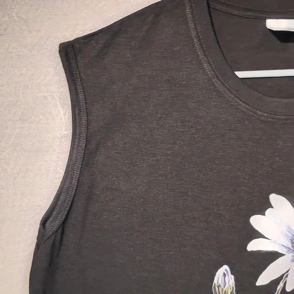 Women's Black Daisy Sleeveless Round  Neck Tank Top in Size Large - Picture 4 of 8